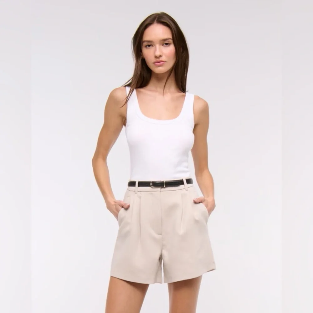 Abercrombie & Fitch Tailored Pleated Shorts Beige - Picture 1 of 6